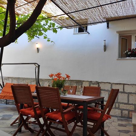Holiday House Nono Sumartin Exterior photo